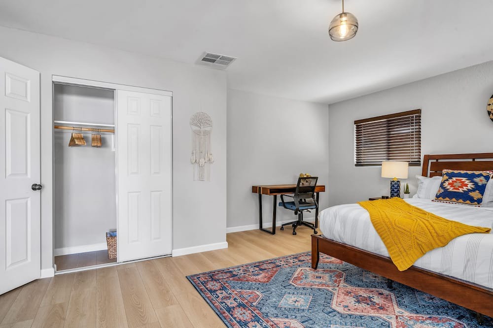 Photo of Bedroom in Lake Balboa