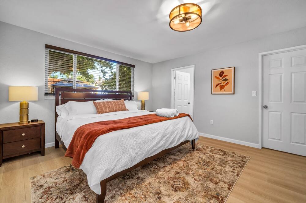 Photo of Bedroom in Lake Balboa