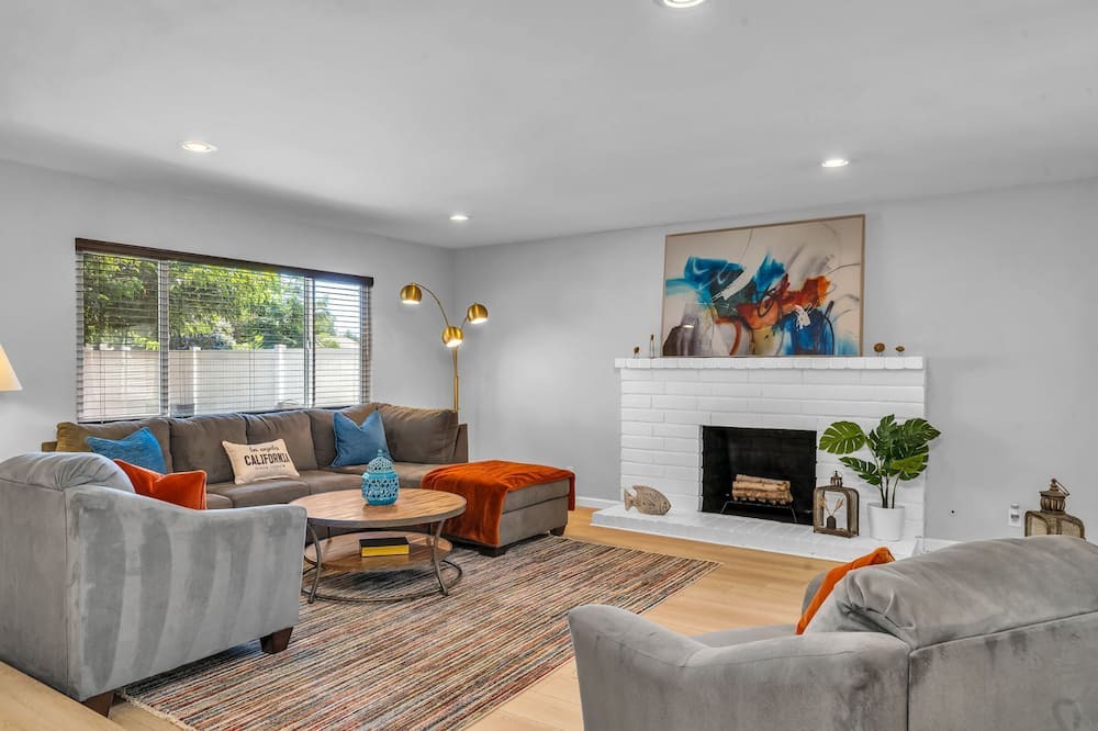 Photo of Livingroom in Lake Balboa