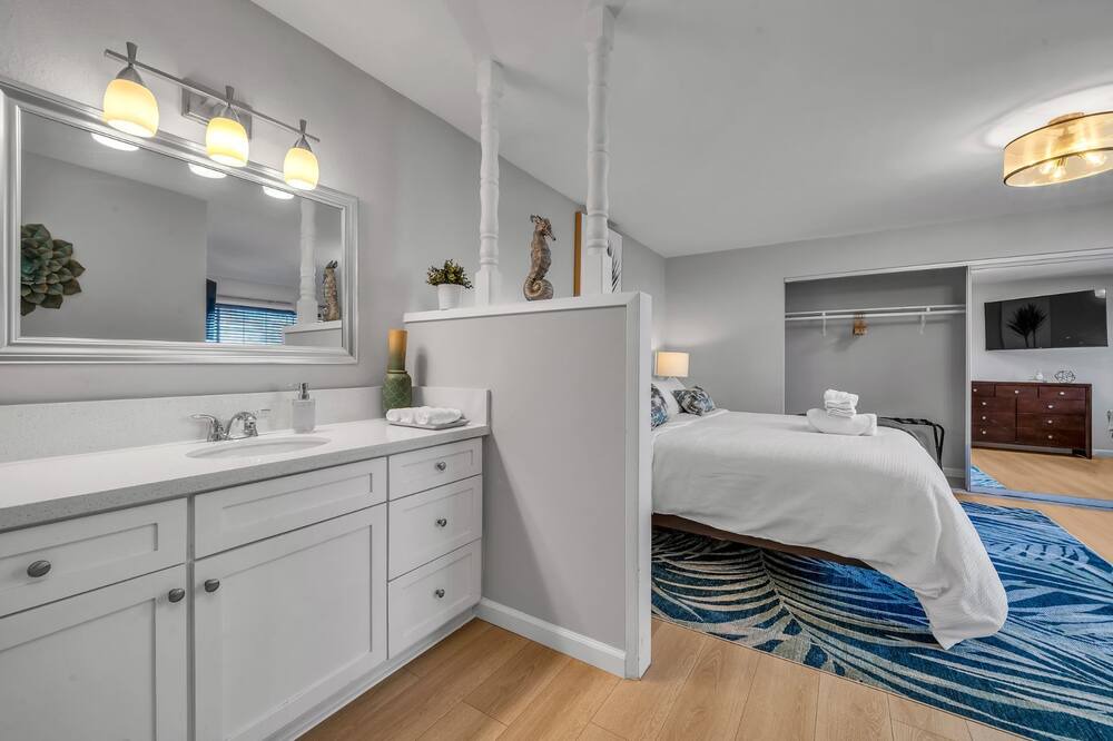 Photo of Bedroom in Lake Balboa