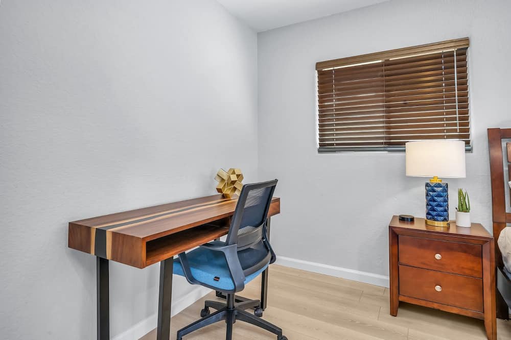 Photo of Bedroom in Lake Balboa