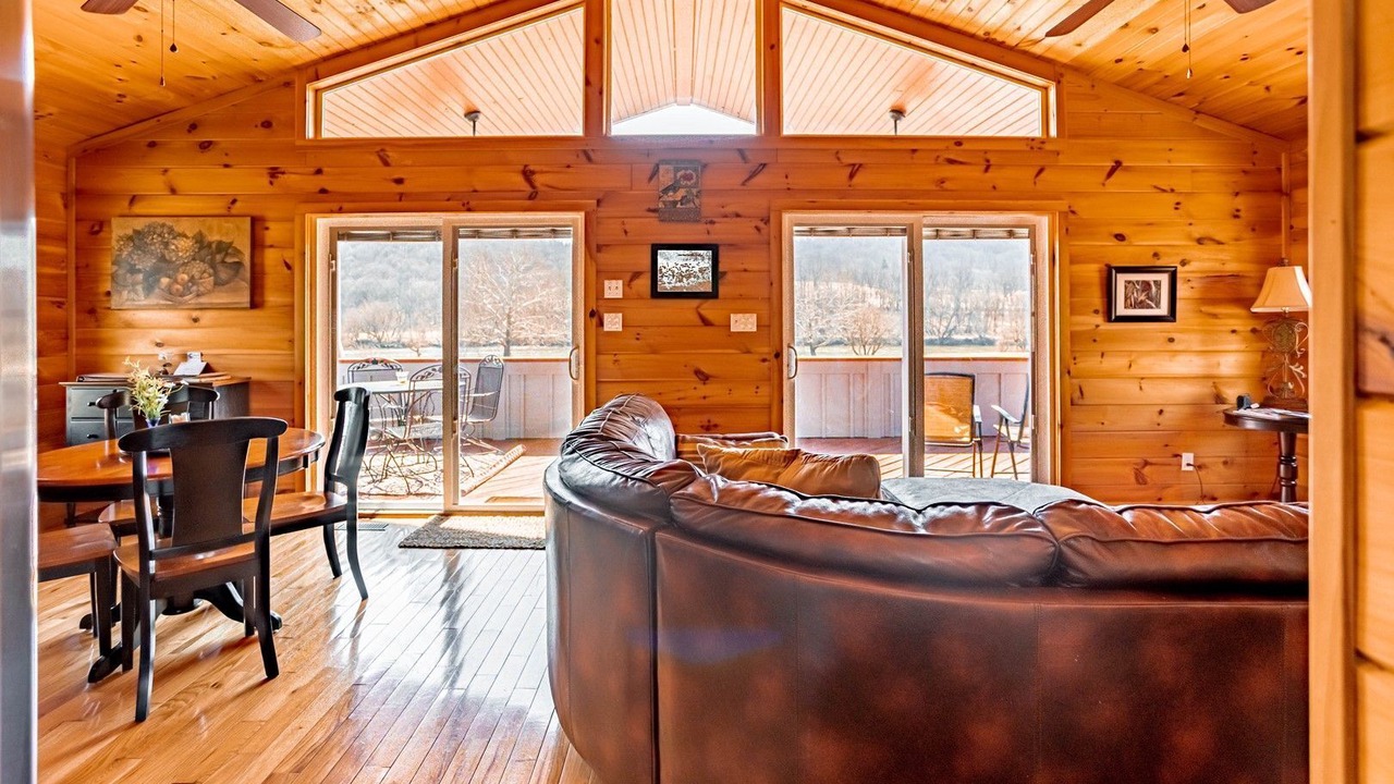 Photo of Livingroom in Draper