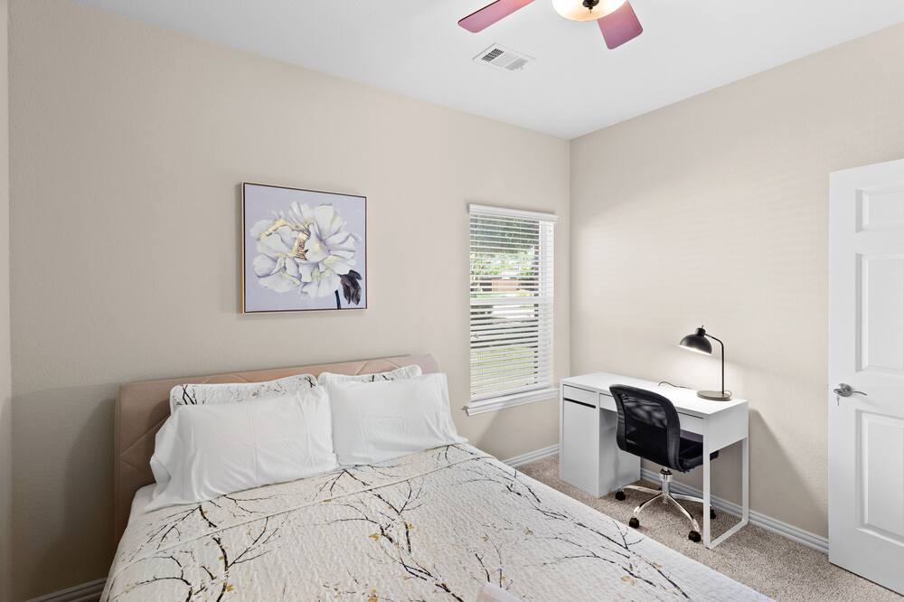 Photo of Bedroom in Allen