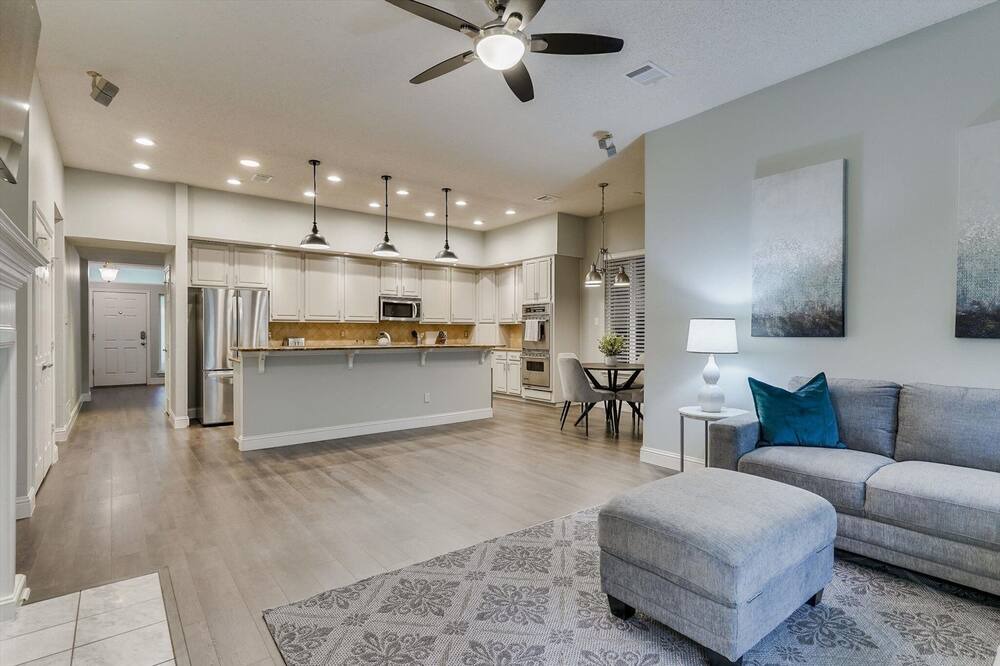 Photo of Livingroom in Grapevine