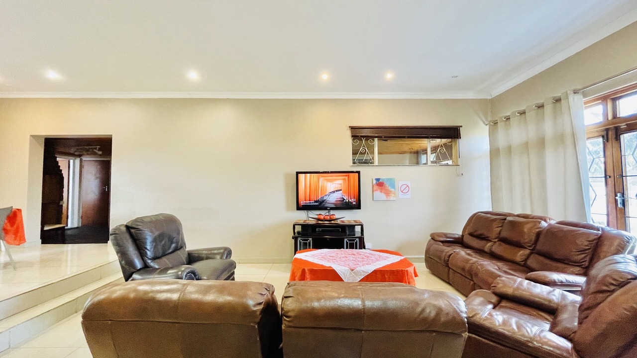 Photo of Livingroom in Beacon Bay