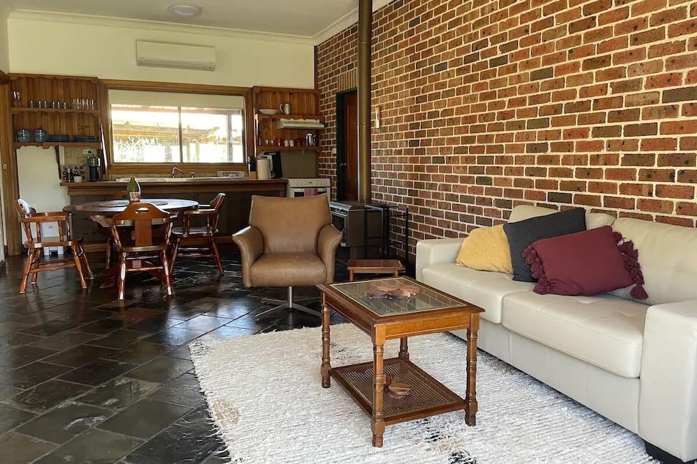 Photo of Livingroom in Yellow Rock