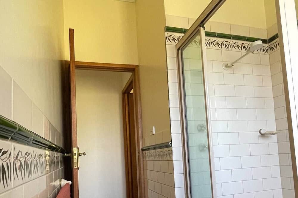 Photo of Bathroom in Yellow Rock