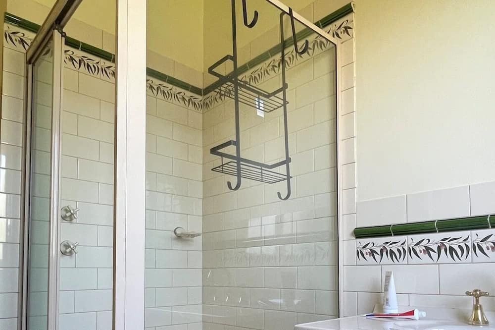 Photo of Bathroom in Yellow Rock