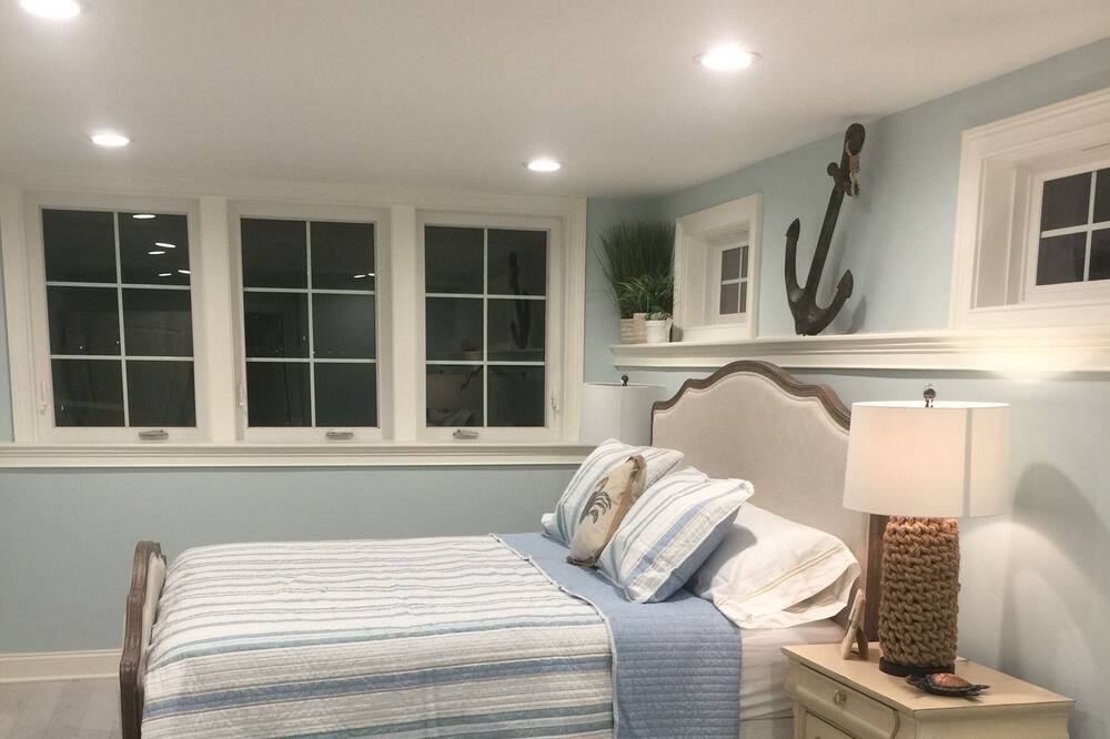 Photo of Bedroom in Matunuck