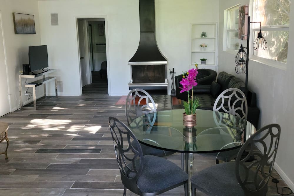 Photo of Livingroom in Norma Triangle