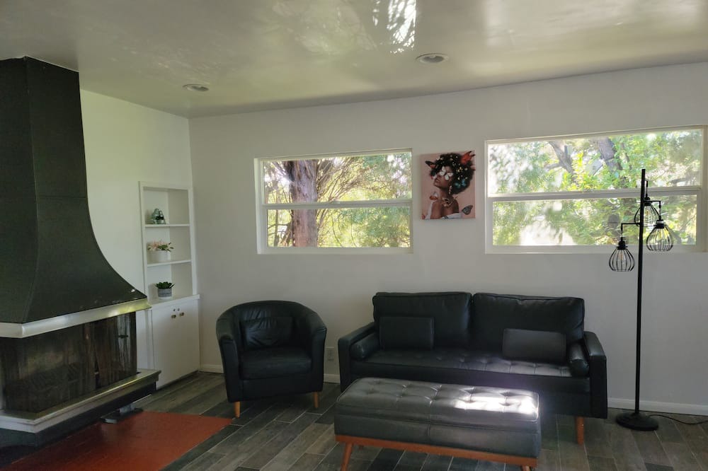 Photo of Livingroom in Norma Triangle