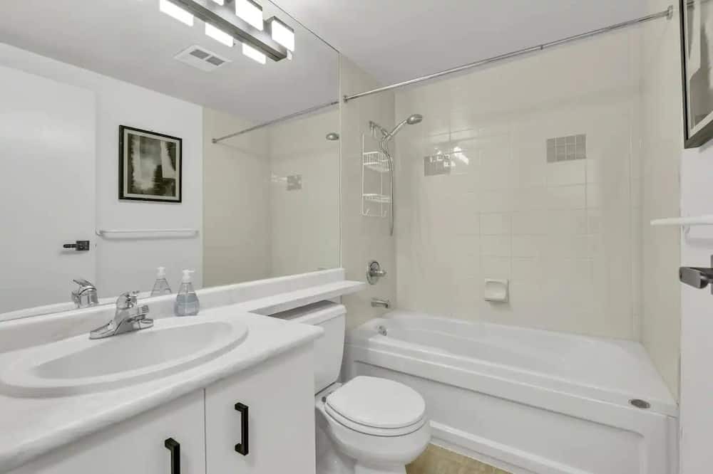 Photo of Bathroom in Coal Harbour