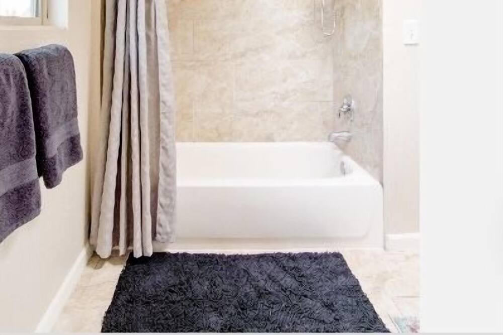 Photo of Bathroom in Peter Howell