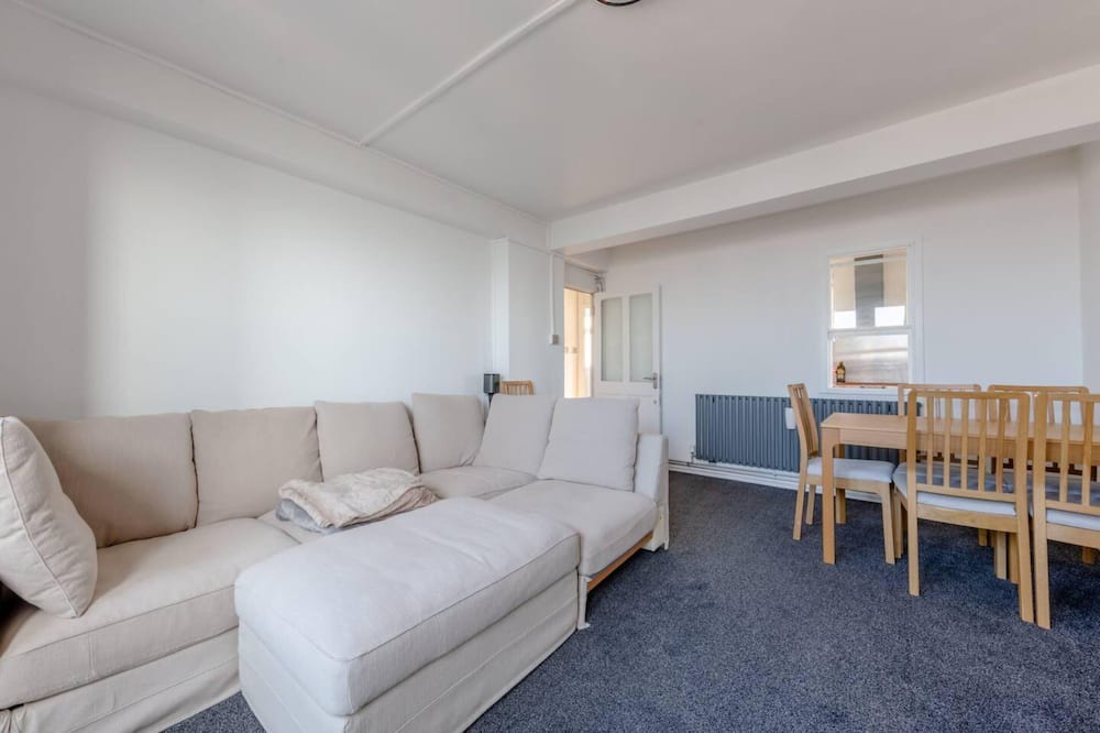 Photo of Livingroom in Homerton