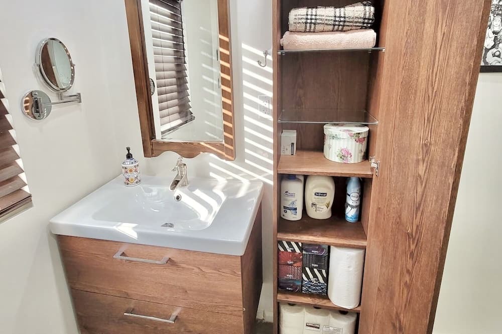 Photo of Bathroom in Oakwood Village