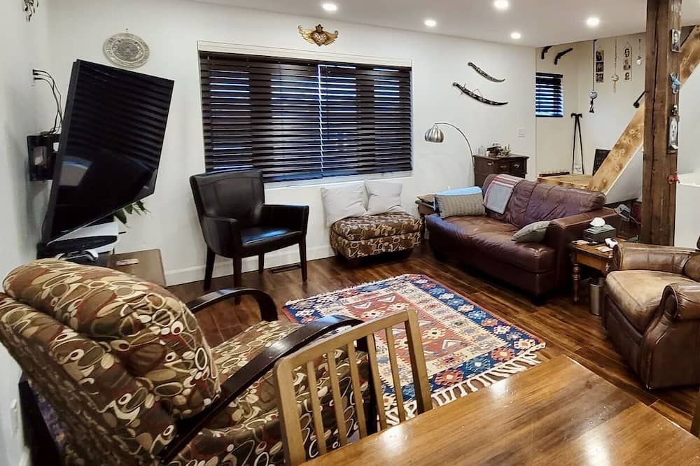 Photo of Livingroom in Oakwood Village