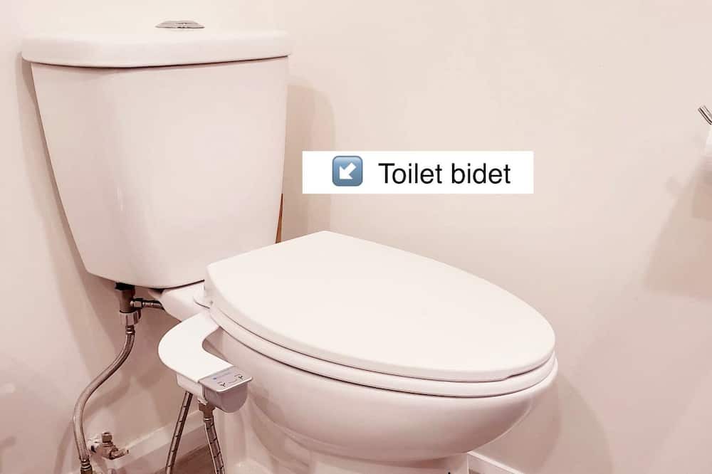 Photo of Bathroom in Oakwood Village