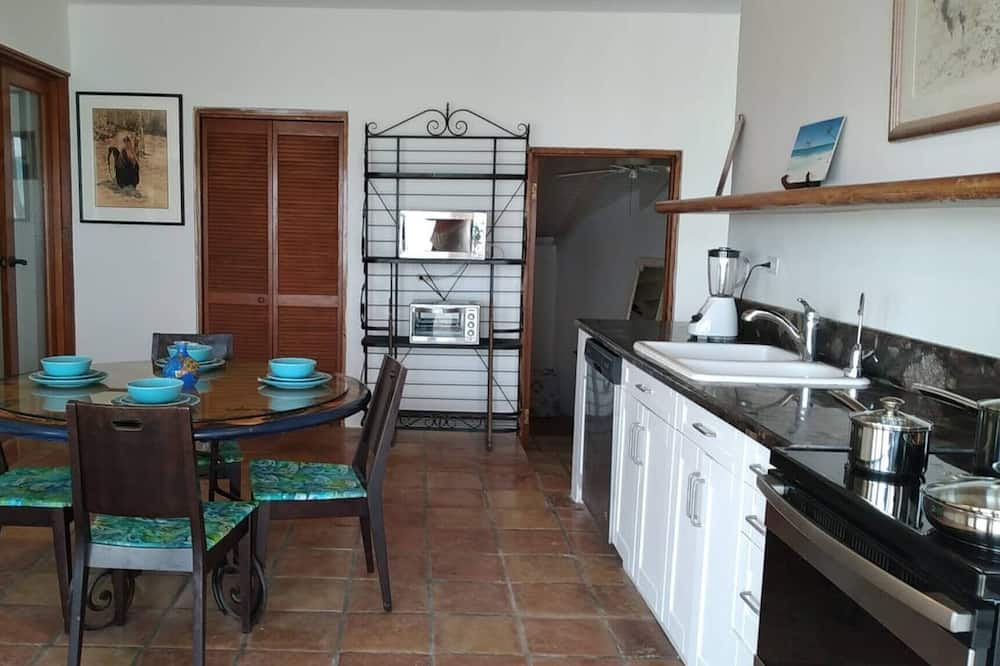 Photo of Kitchen in Great Harbour Cay