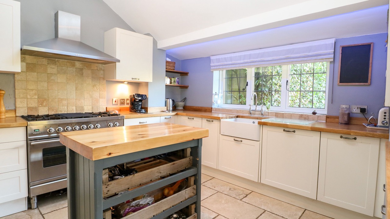Photo of Kitchen in Godalming
