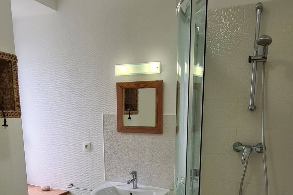 Photo of Bathroom in Ushant