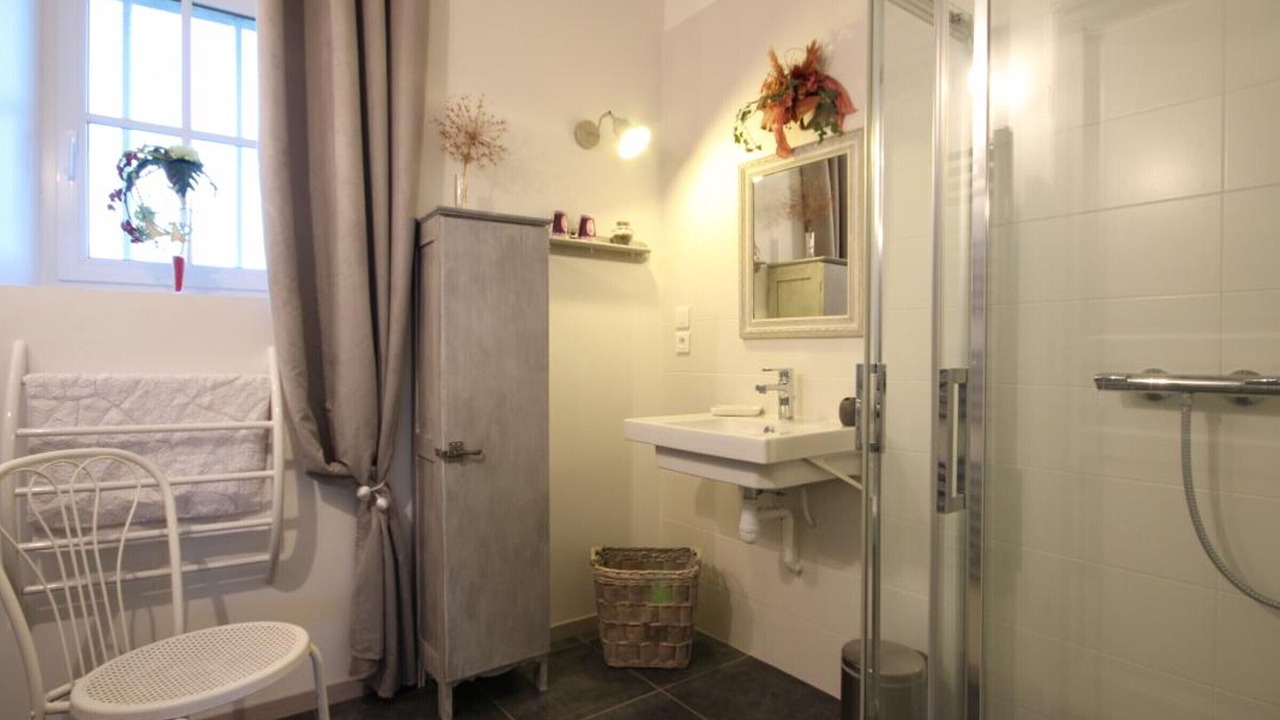 Photo of Bathroom in Le Pin-la-Garenne