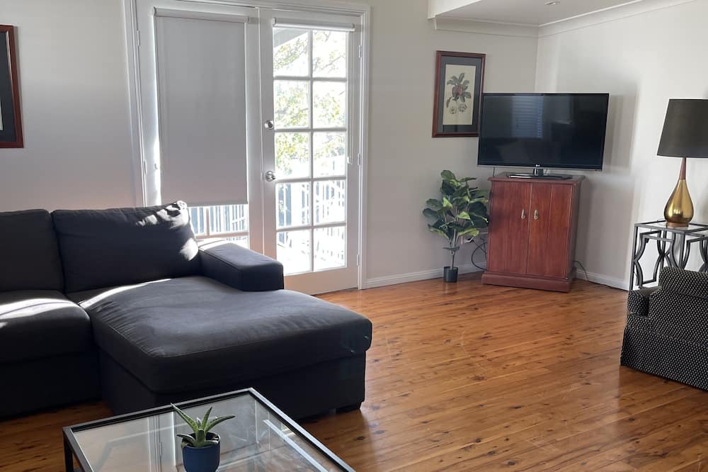 Photo of Livingroom in East Tamworth