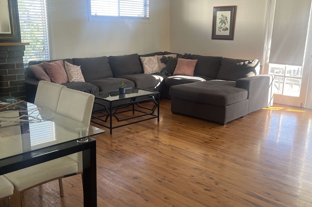 Photo of Livingroom in East Tamworth