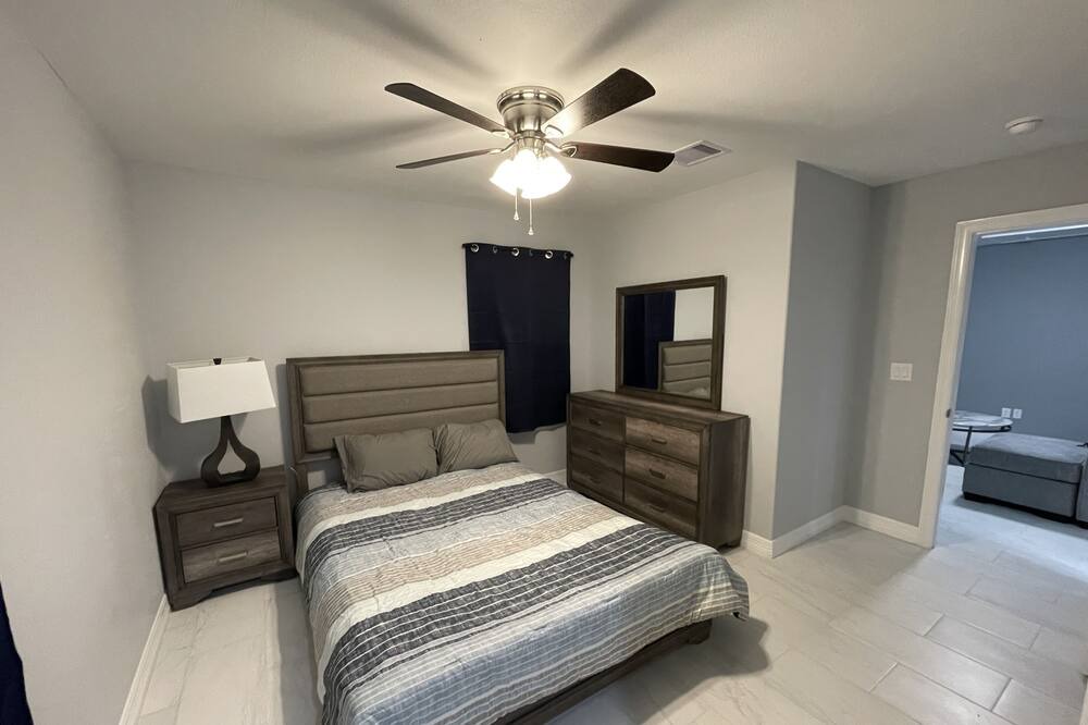 Photo of Bedroom in Lakeview  Jefferson County