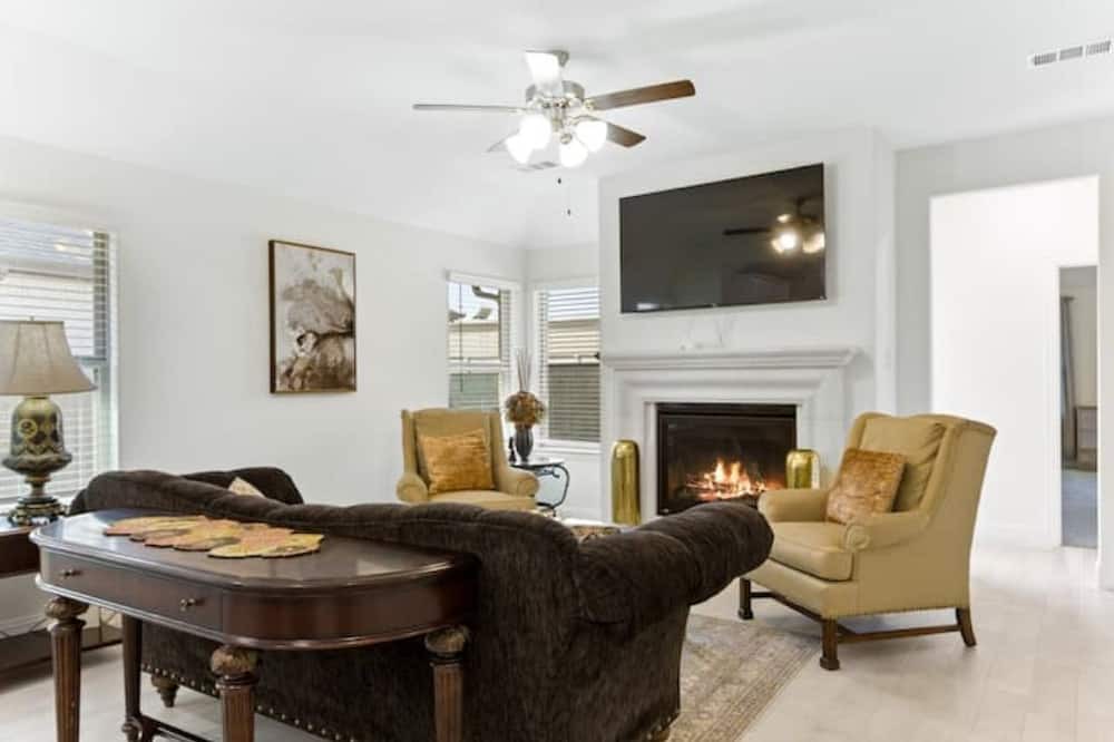 Photo of Livingroom in Wylie