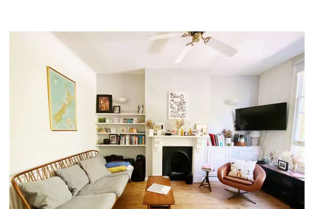 Photo of Livingroom in Homerton