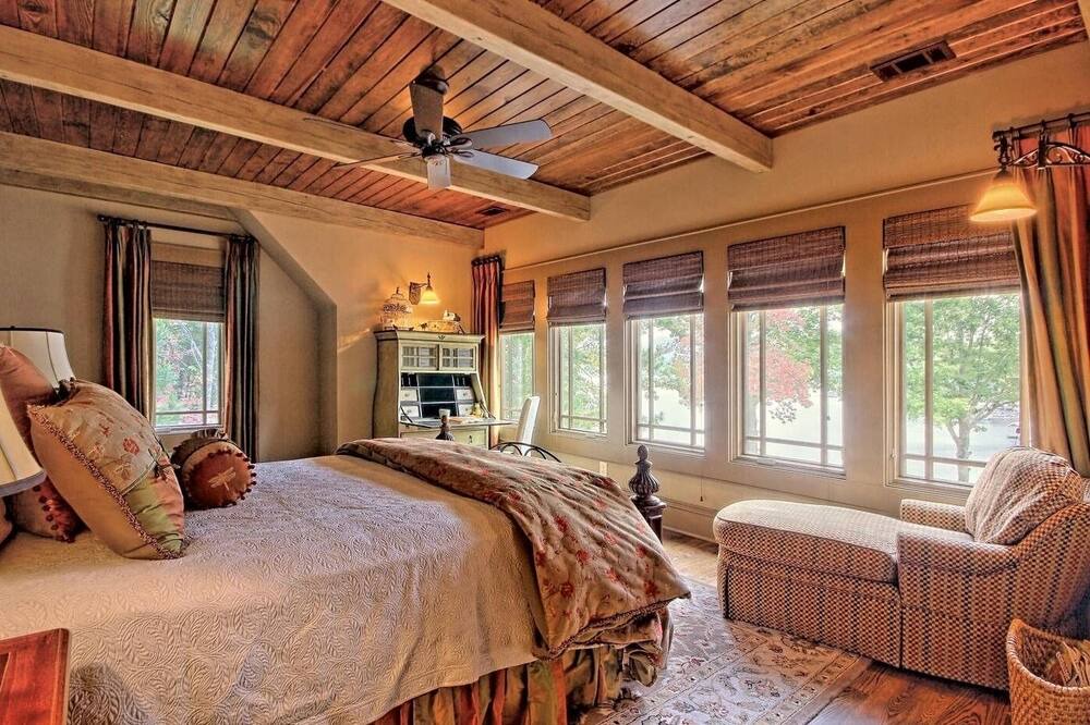 Photo of Bedroom in Cedar Cliff