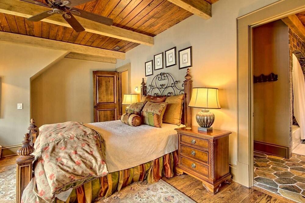 Photo of Bedroom in Cedar Cliff