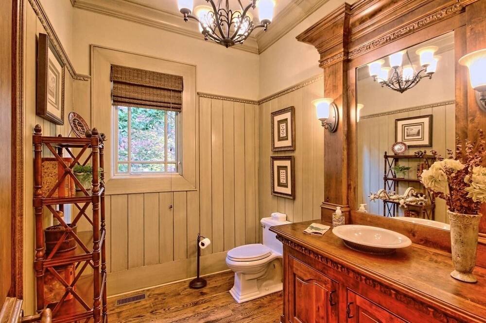Photo of Bathroom in Cedar Cliff