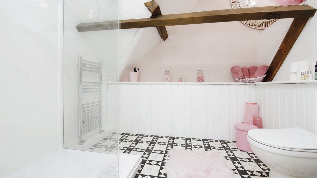 Photo of Bathroom in Lanehead