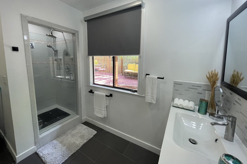 Photo of Bathroom in Tarzana