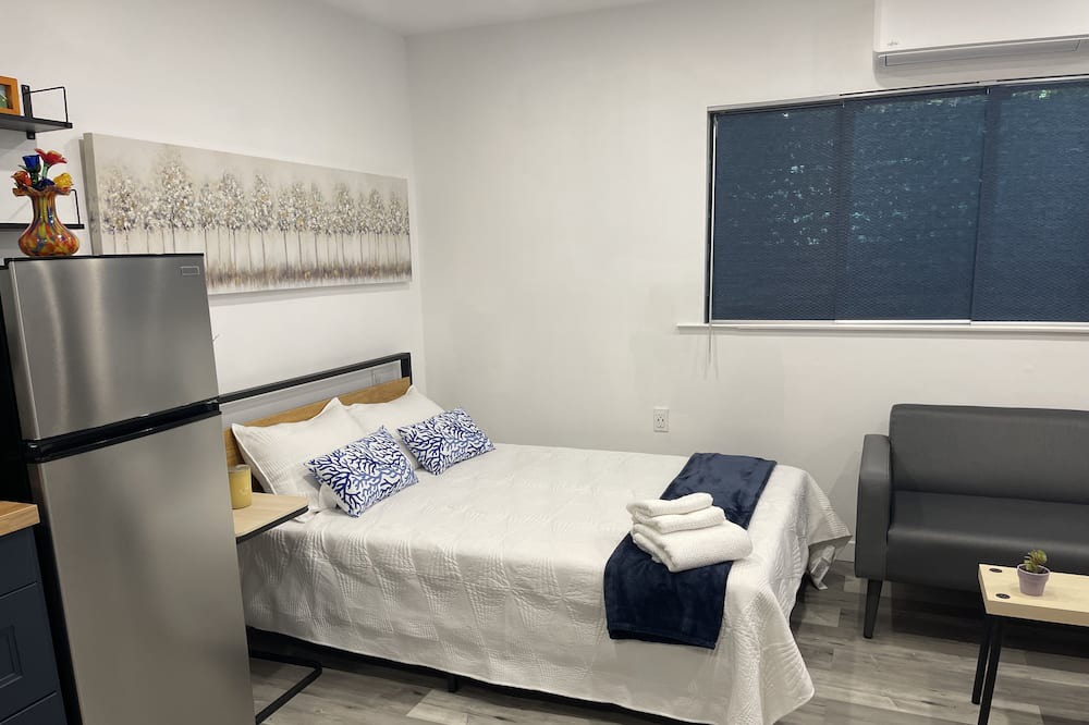 Photo of Bedroom in Tarzana