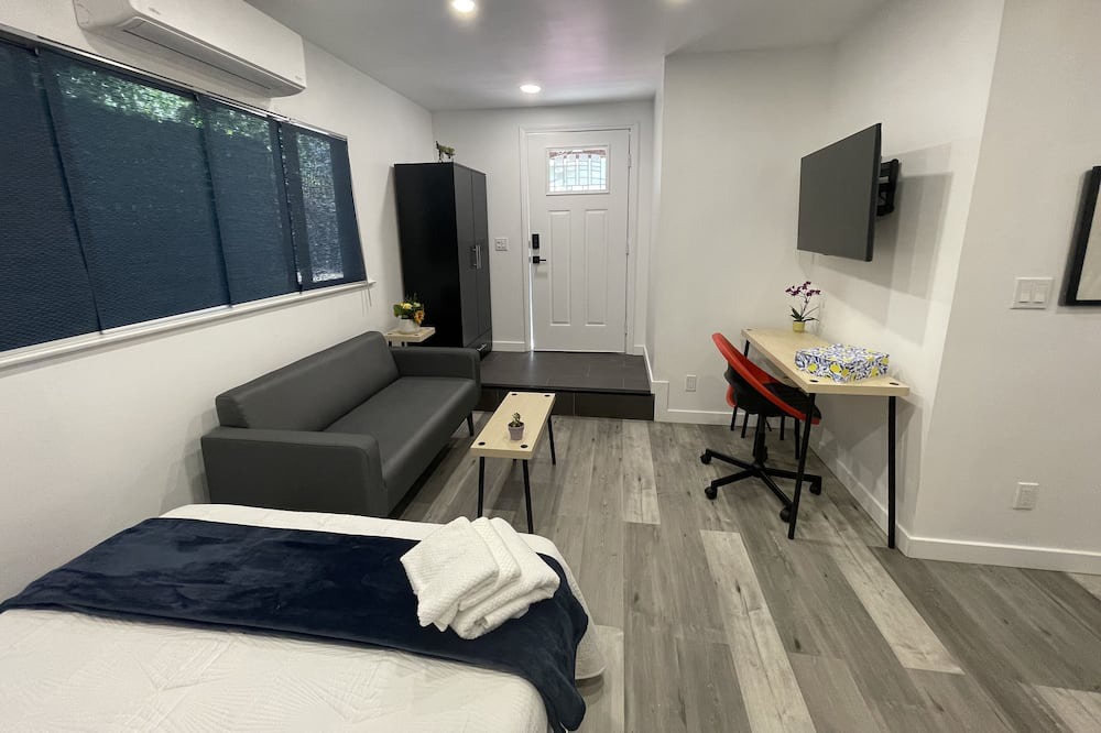 Photo of Bedroom in Tarzana
