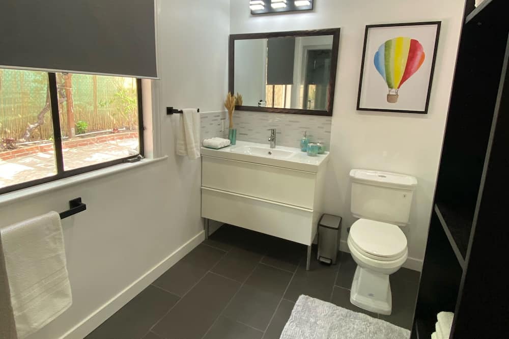 Photo of Bathroom in Tarzana