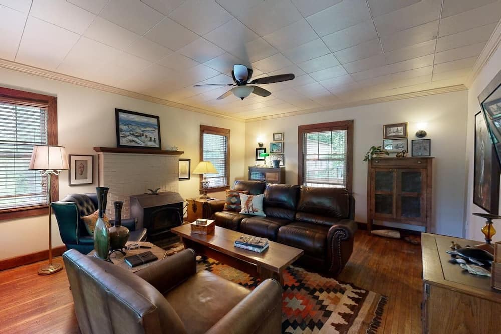 Photo of Livingroom in Ansted