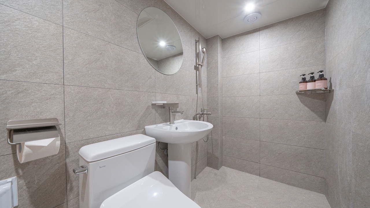 Photo of Bathroom in Guri