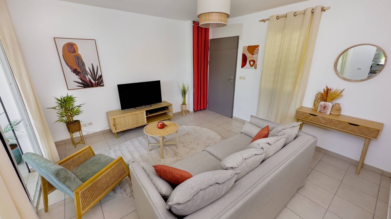 Photo of Livingroom in Circuit 1C1