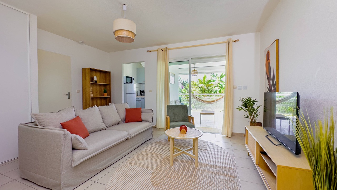 Photo of Livingroom in Circuit 1C1