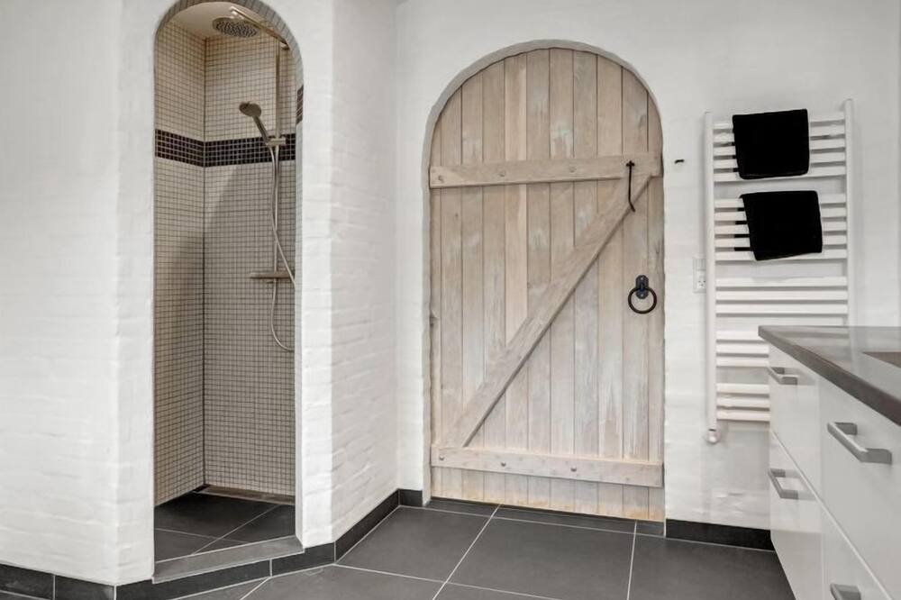 Photo of Bathroom in Rodding