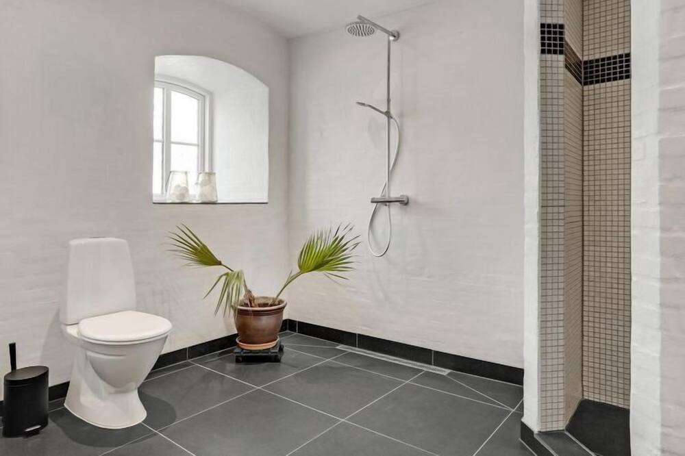 Photo of Bathroom in Rodding