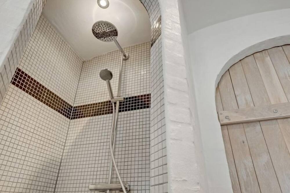 Photo of Bathroom in Rodding
