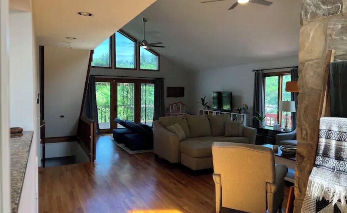 Photo of Livingroom in Farmview - Ramble