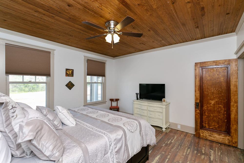 Photo of Bedroom in Ashland City