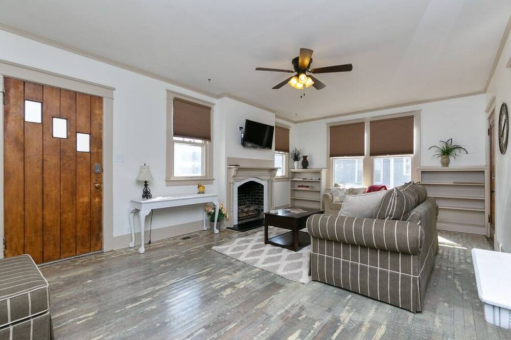 Photo of Livingroom in Ashland City