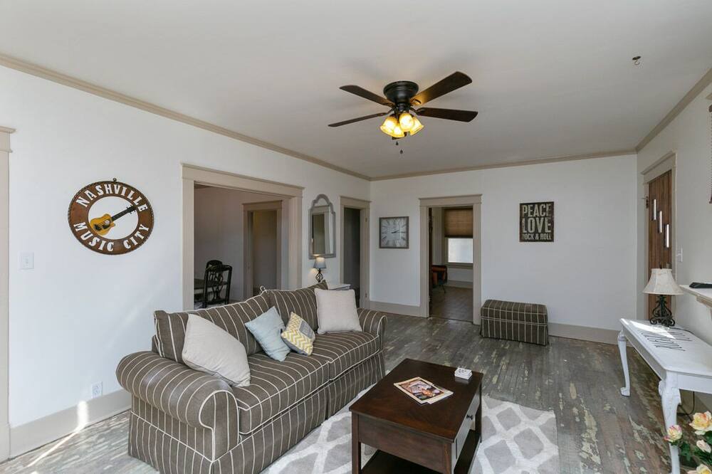 Photo of Livingroom in Ashland City