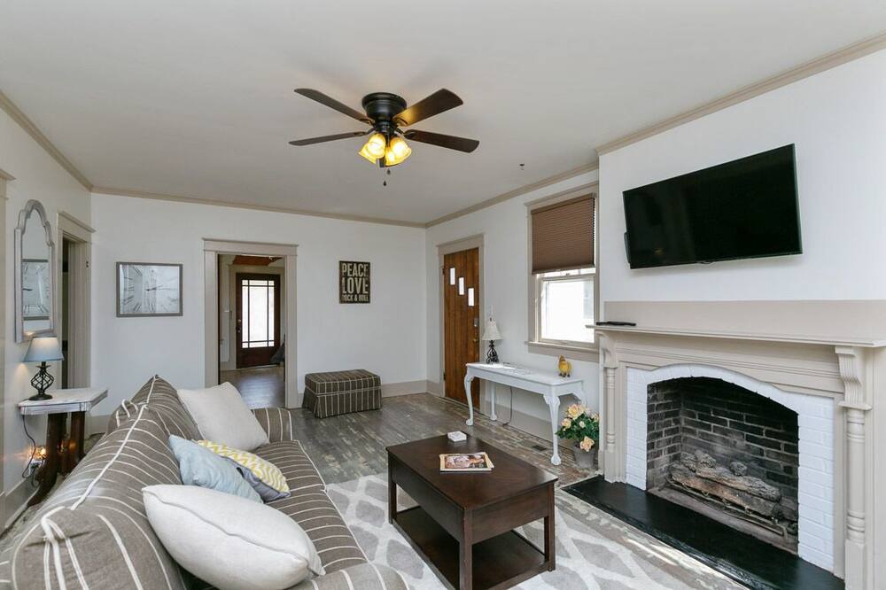 Photo of Livingroom in Ashland City